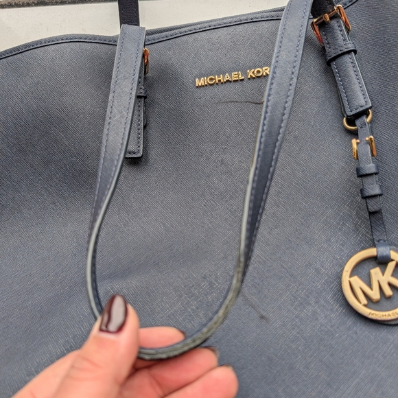 Michael Kors Jet Set Tote - Picture 9 of 10